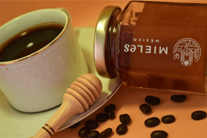 Miel de abeja de flor de café proveniente de Chiapas con poder antibiótico