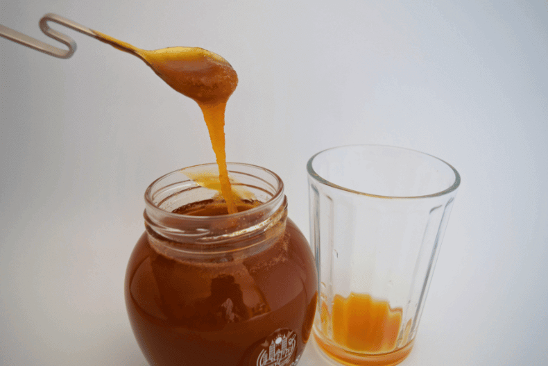 Miel de abeja de azahar para resfriados en invierno