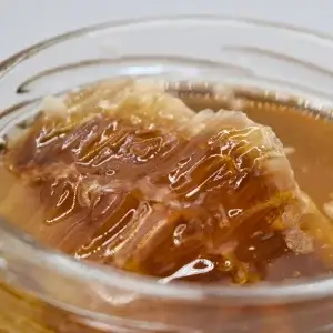 Miel de abeja en panal: un superalimento natural